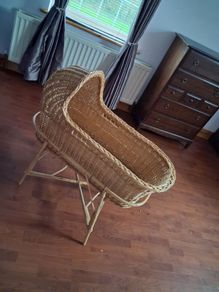 Traditional Wicker Hooded Moses Crib & Stand
