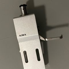 Vintage silver Japanese-made Aiwa head shell. Distinctive rectangular shape. Excellent condition.