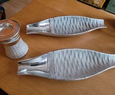 Silver tealight holder and oval bowls