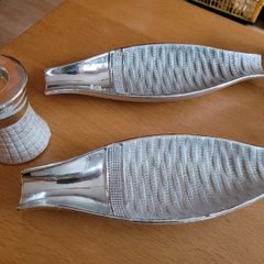 Silver tealight holder and oval bowls