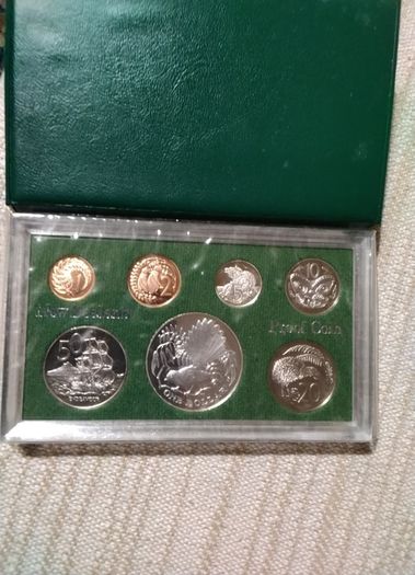 New Zealand  Proof Silver   Set