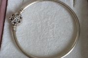 Pandora moments bangle sparkly snowflake claps in good condition small size
