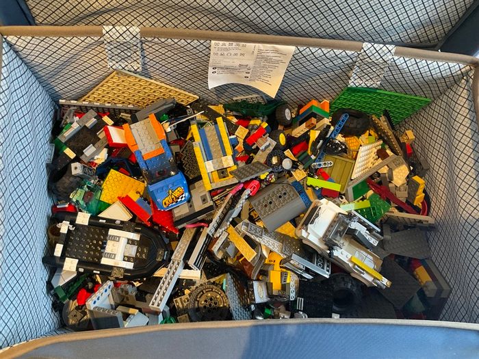Lego - treasure chest of 5kg of Lego pieces.