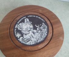 Picture In Center Wooden Circle.we've Been Smooching Around  In Wales