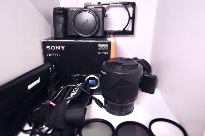 Sony a6500 & Sony FE 28-70mm OSS Lens , Full Kit, Box & 3 Batteries