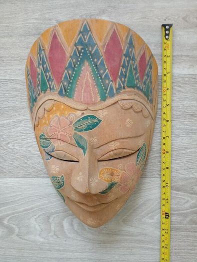 Vintage Rare Find Indonesian Carved Balsa Wood Mask.