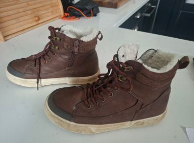 Kids boots