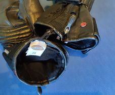Motorcycle gloves