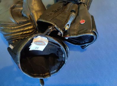 Motorcycle gloves