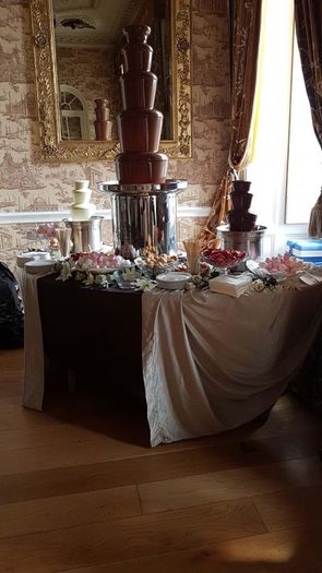 Chocolate Fountain Giles & Posner