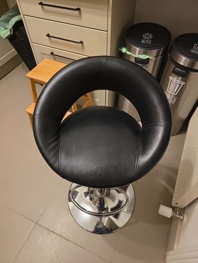 bar stool