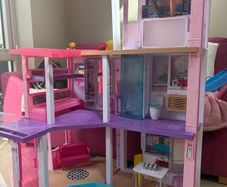 barbie dream house and extras