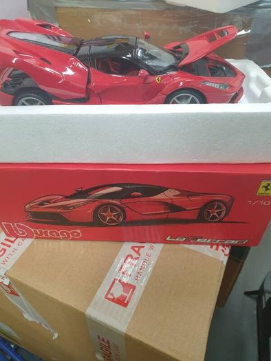 1.18 Die.cast Model La. Ferrari.