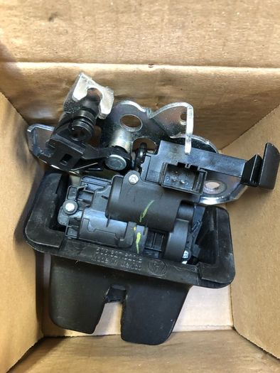 VW reversing camera/boot lock
