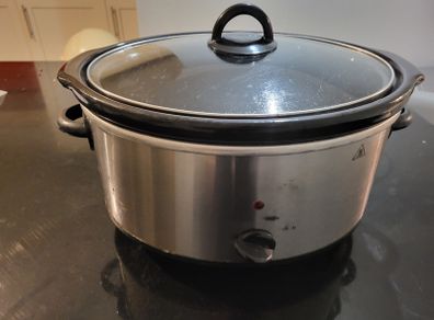Slow cooker
