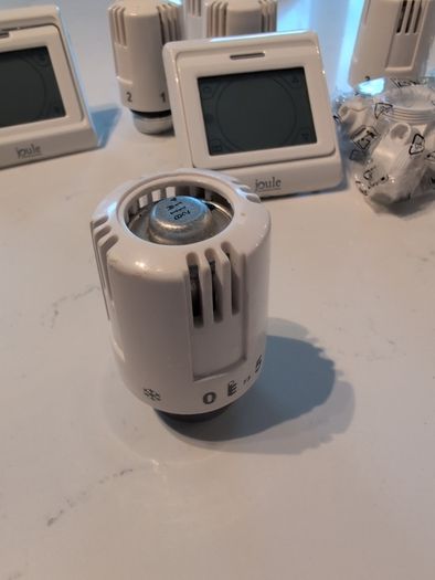 2x Joule Thermostat + 5 radiator valves + assorted adapters