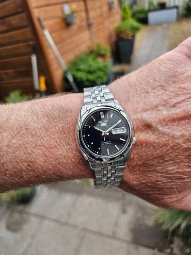 Watch Seiko 5 Automatic.