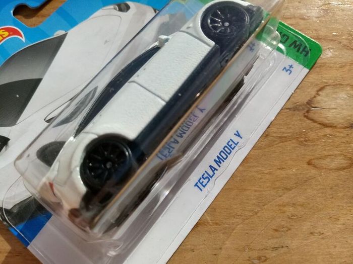 Hot Wheels Tesla Model Y White