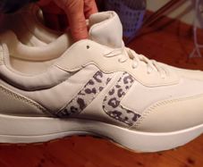 Ladies Casual Pair Of Cream Runners (size 8 Uk) New.
