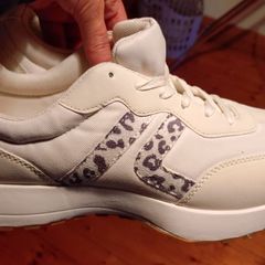 Ladies Casual Pair Of Cream Runners (size 8 Uk) New.