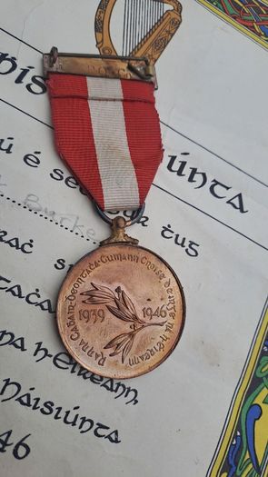 Irish Red Cross Emergency Service Medal and Certificate 1939-1946