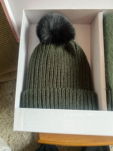 Ladies hat & scarf set