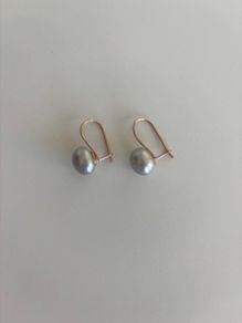 Pearl and rose gold earrings