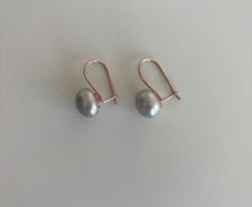 Pearl and rose gold earrings