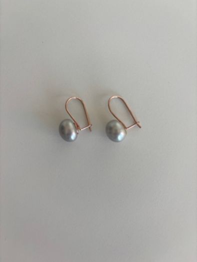 Pearl and rose gold earrings