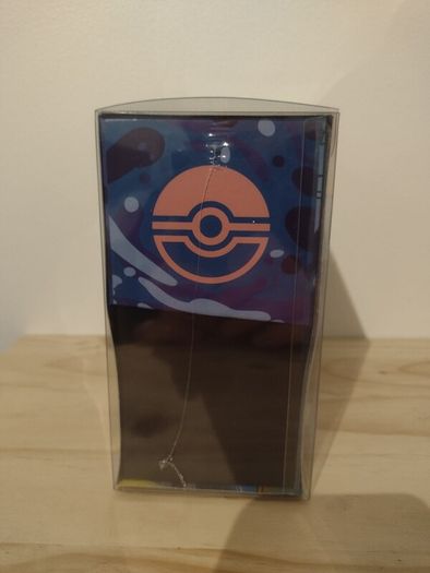 Chaos Rising Elite Trainer Box with case - Pokemon cards
