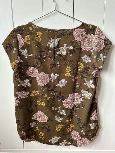 Only women ladies top, t-shirt, like new, immaculate condition, barely used
