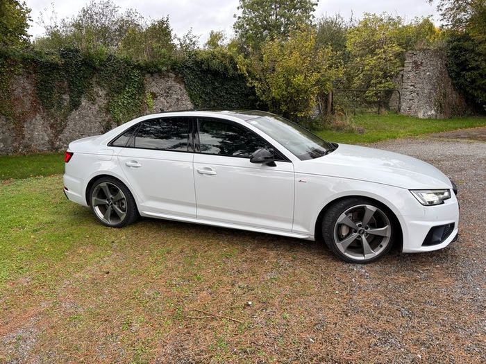 2019 Audi A4 Quattro (LOW KMS)