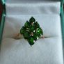 A stunning 9ct yellow gold ring with a green chrome diopside cluster. N1/2, weight 3.53 g. Image 4
