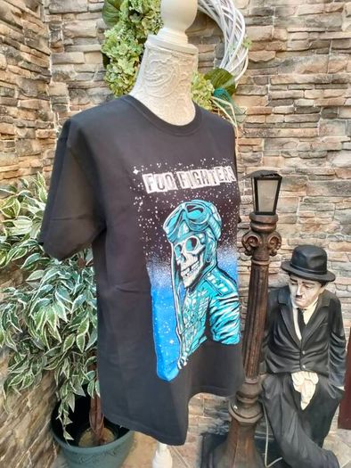 Foo Fighters 2019 European Tour T-shirt  Size Medium  Front and Back Print's  Excellent Condition