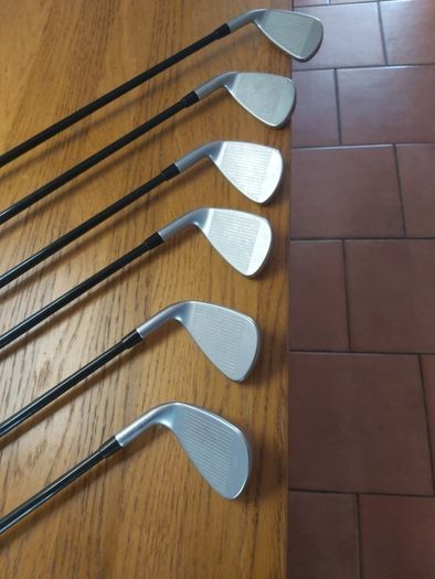 Golf  Cleveland Launcher  Uhx  Irons 5 To P/w In Perfect  Condition  Grafite Shafts  (r) Flex