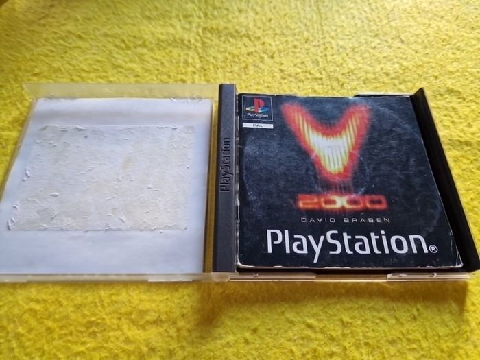 V2000 David Braben  PlayStation1 ps1 PlayStation2 ps2 games Original