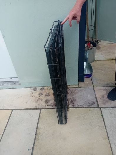 Medium folding dog cage
