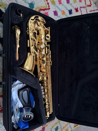 yamaha alto saxophone with case and stand