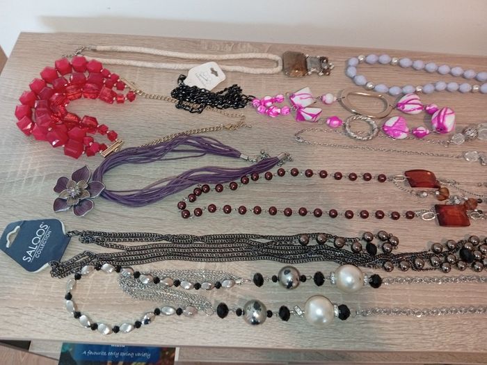 Collection of costume Jewellery necklace all sorts no broken pieces various brands