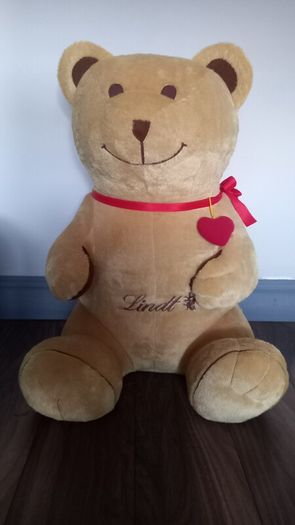 Limited Edition XL Lindt Love Bear