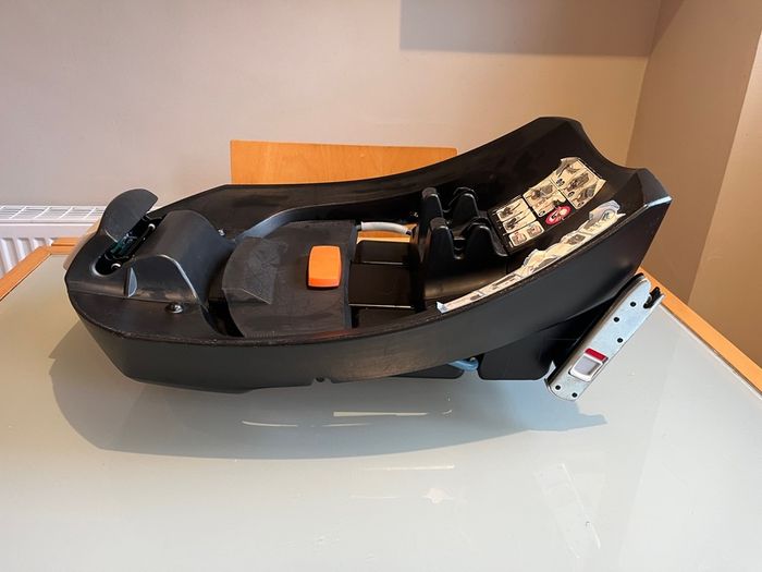 Cybex Gold Anton 5 capsule and isofix base
