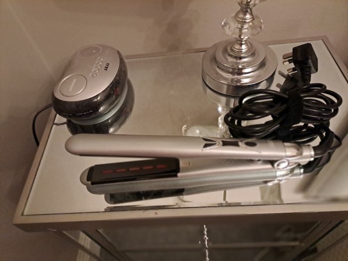 Hair straightener