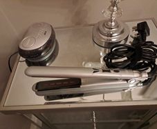 Hair straightener