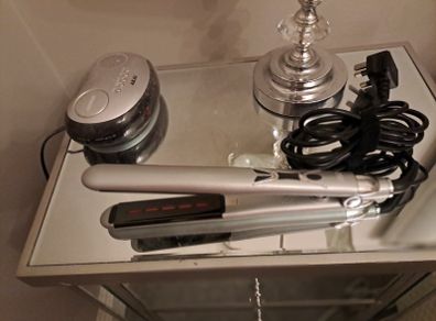 Hair straightener