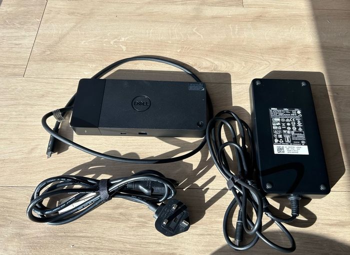 DELL K20A001 docking base + DELL 240W Power Supply