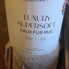 B&M Luxury Supersoft Faux Fur Rug