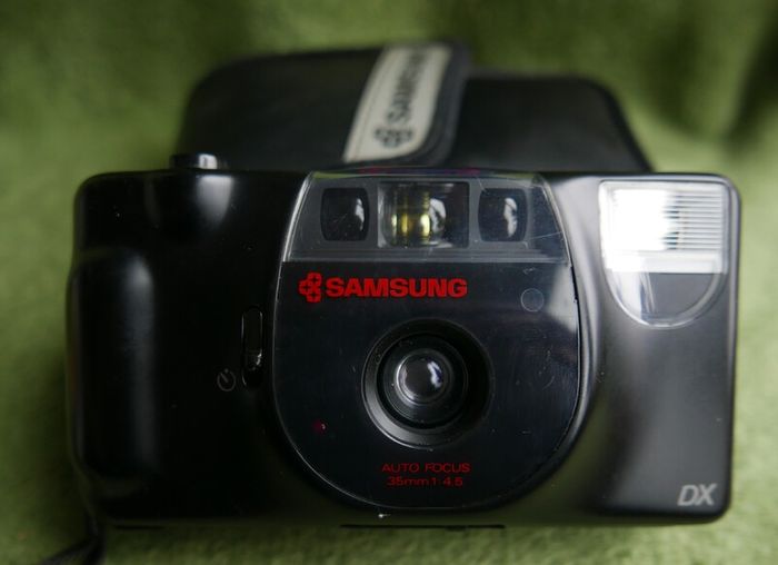 Samsung AF200 DX 35MM Film Camera Compact Point & Shoot Vintage Black 1990s - Tested