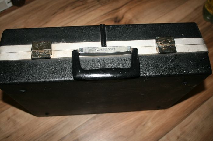 Vintage Sanyo Portable Briefcase Stereo Music Centre MODEL G - 2615N (in working order)