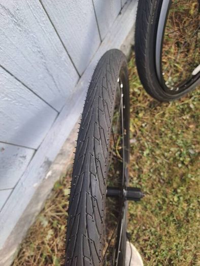 Disc Wheelset 700cc 9mmqr , 160mm disc rotors,  42x700 continental e contact