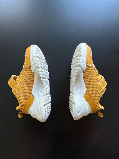 Toddler shoes - size 24